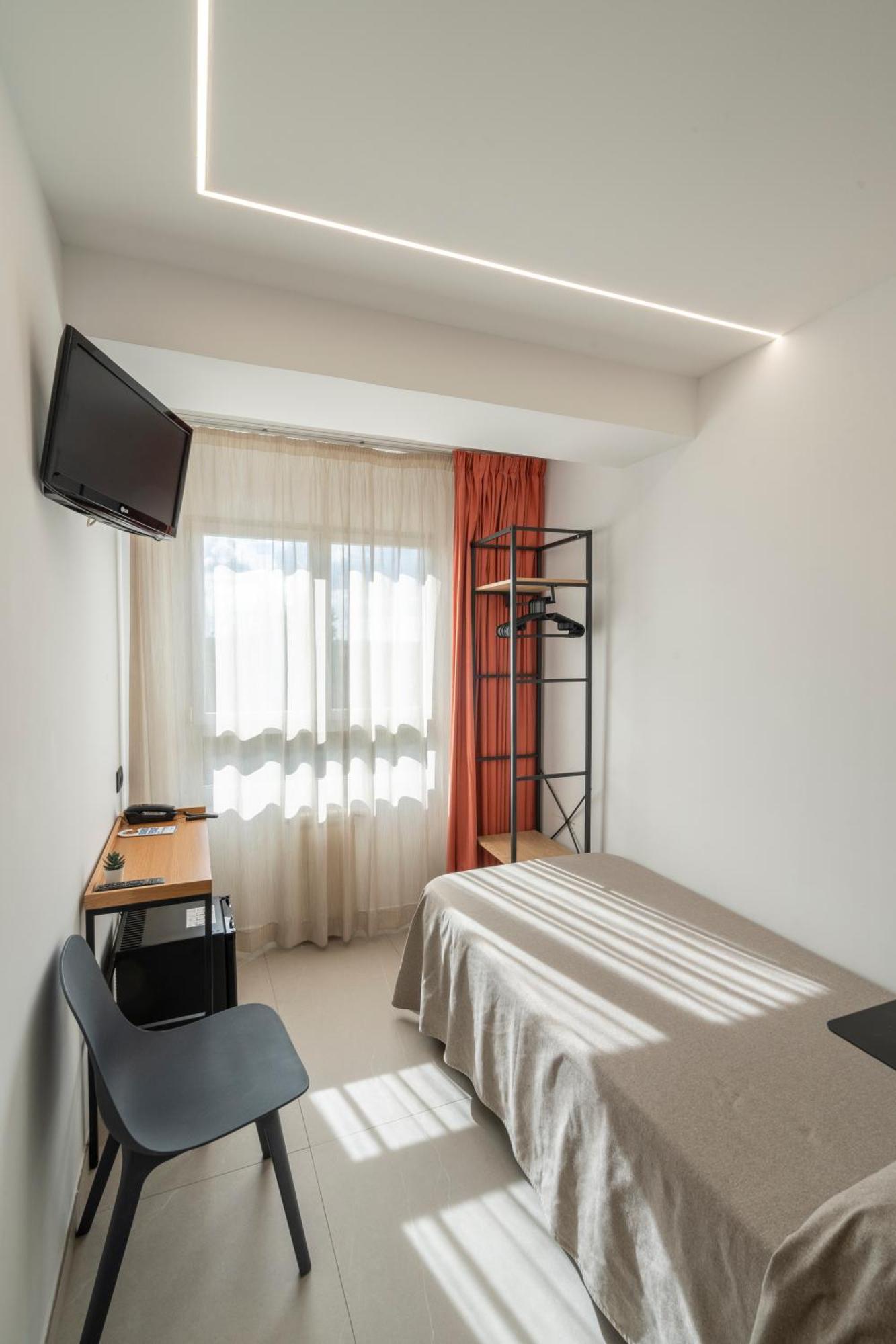 Hostal Pensimar El Altet Luaran gambar